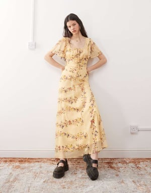 Återvunnen vintage maxi teklänning med spets i duttig smörgul blommönster