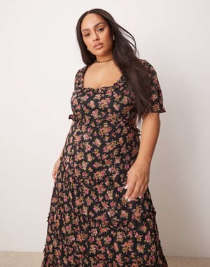 ASOS DESIGN Curve midiklänning med hjärtformad halsringning och utskärning i mörkblommig bas