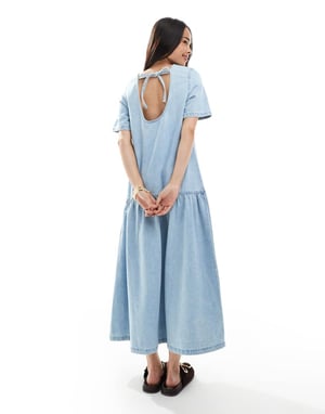 ASOS DESIGN denimt-shirt midiklänning med sänkt midja i ljusblå denim