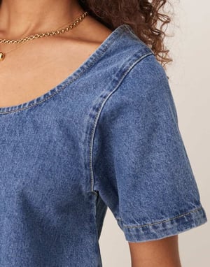 ASOS DESIGN denim klänning med rundad halsringning