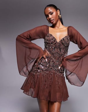 ASOS DESIGN mini klänning med fladdrande ärmar och dekorativa detaljer i choklad