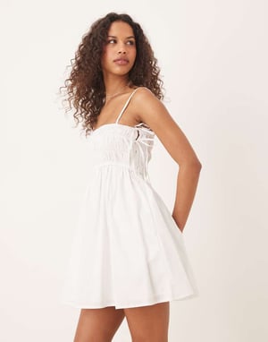Abercrombie & Fitch babydoll smockad miniklänning i vitt
