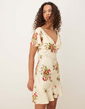 ASOS DESIGN miniklänning med fjäderärmar i blommönster