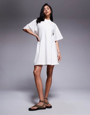 ASOS DESIGN T-shirt sving mini klänning i krämfärgad