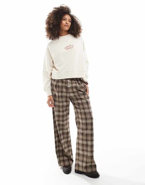 Cotton on orange fruit graphic crew neck sweatshirt i kokosnöt