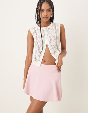 Abercrombie & Fitch mid rise mini skort i rosa