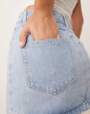 ASOS DESIGN denimkjol med pärmkant i ljus tvättkoord