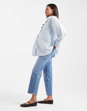 ASOS DESIGN Graviditetsankelsporande bekväma stretch raka benjeans i mid blue