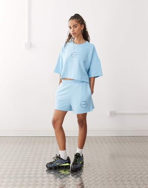 Noisy May sweatshirtshorts set i ljusblå