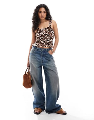 Vero Moda Lätt smockad ärmlös topp i leopardmönster