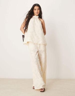 ASOS DESIGN skräddarsydda texturerade raka byxor set i smörmjölk