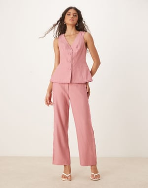 ASOS DESIGN skräddarsydda avslappnade raka byxor med spetsinsats i rosa