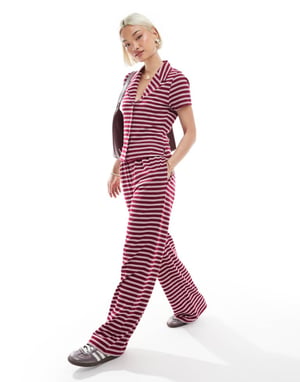 ASOS DESIGN vida byxor koord i burgundistripe
