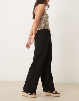 ASOS DESIGN avslappnade raka byxor i linne i svart
