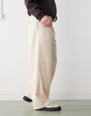 Förbjudna soho veckade vintagebyxor i krämfärg