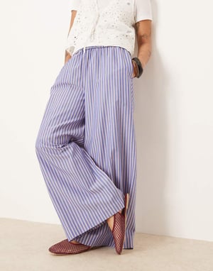 ASOS DESIGN Petits shirred midjebyxor i blå och röd rand