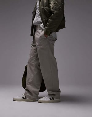 ARKET avslappnade chinos i mörk beige