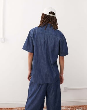 Återvunnen vintage oversized chambray denimskjorta i mellanmörk blå koord
