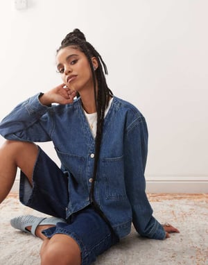 Återvunnen vintage denim baseballskjorta i medelblå tvätt