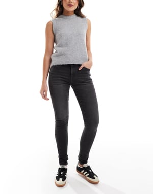 Levi's 710 super skinny jeans i tvättad svart