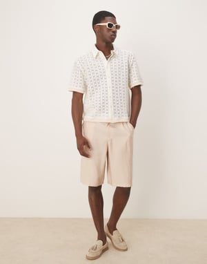 ASOS DESIGN oversize smarta bermudashorts med bälte i neutral färg