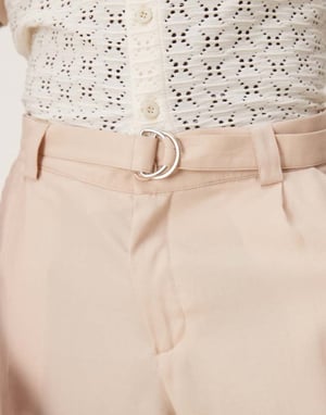 ASOS DESIGN oversize smarta bermudashorts med bälte i neutral färg