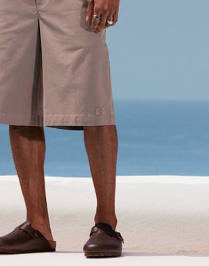 Dickies Unionville 13-tums veckad arbetskortbyxa i ljusbeige