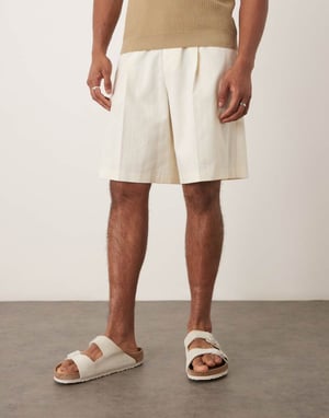 ASOS DESIGN smarta bermudashorts i buttermilk-textur