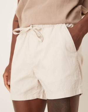 ASOS DESIGN smala kortare längd linneblandning bermudashorts i stenvit