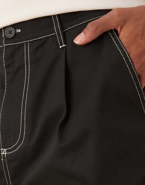 ASOS DESIGN oversized baggy plisserade shorts i svart