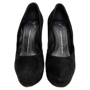 Giuseppe Zanotti Round-Toe Platform Pumps in Black Suede