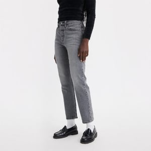 Levis Damesjeans 501 met rechte pijpen en enkellengte (De weg op)