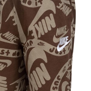 Nike Sportkleding voor kinderen: joggingbroek van clubfleece met logo over het hele oppervlak (Bruin)