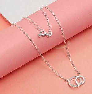 Vrouwen Zilveren Ketting met Dubbele Ring en Cubic Zirconia 925 Sterling Zilver BICLL040