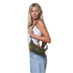 Spiral Cali halvmåneformad crossbody-väska för vardagsbruk (Olive)