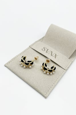 Pearl & Noir Chain Double Hoop Earrings in Gold