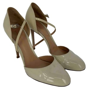 Gianvito Rossi Mary Jane Pumps in Beige Patent Leather