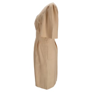 Chloé midi-jurk met V-hals en korte mouwen in beige zijde