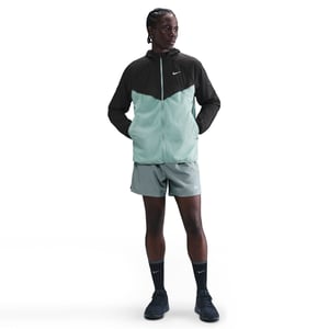 Men's Nike Stride Jacket in Cannon/Black