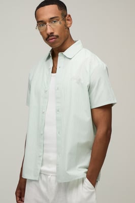 Regular Fit Man Embroidered Short Sleeve Shirt