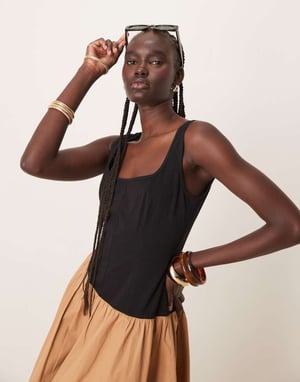 ASOS DESIGN fyrkantig halslinning hybridmaxiklänning med asymmetrisk sänkt midja i svart och tan