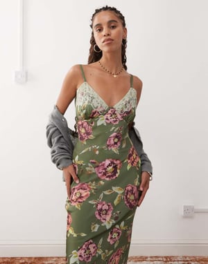 Återvunnen vintage maxi camiklänning i mörkgrön blommönster