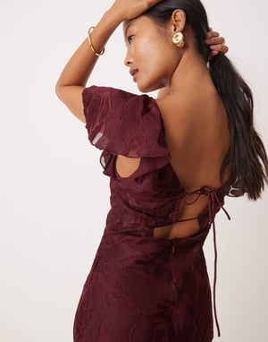 ASOS DESIGN Petite fladderärm burnout maxiklänning i aubergine
