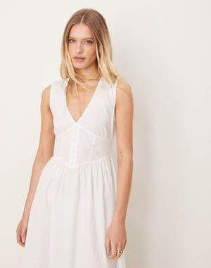 ASOS DESIGN v-ringad midiklänning med midjeband och knappar i off white