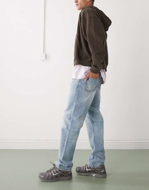 Weekday Space avslappnad passform rakben jeans i ljusblå