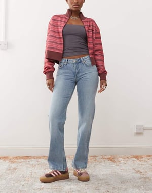 Weekday pil lågmidjade raka jeans i blåtvätt