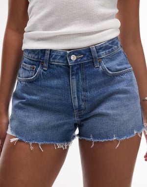 Topshop Hourglass denim A-linje mamma shorts med reva i mellanblå