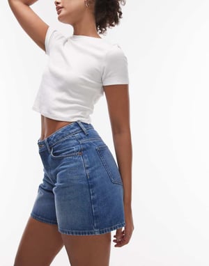 Topshop Hourglass denim Redaktörsshorts i mellanblå