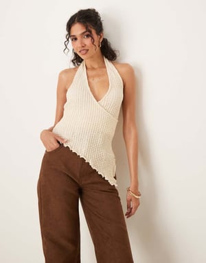 ASOS DESIGN asymmetrisk omslagstopp med halterneck i ecru