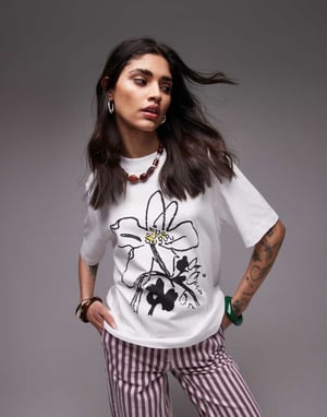 Topshop grafisk blommig premium basic t-shirt i vitt